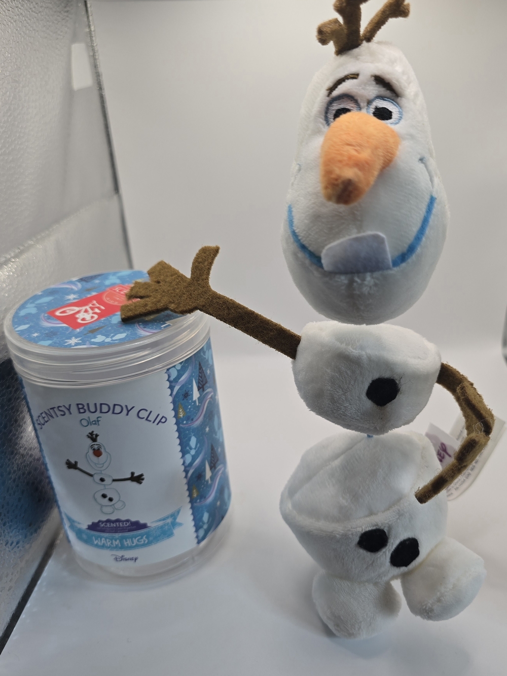 NWT - Scentsy Olaf Plush Buddy Clip - White, Orange, Brown, Blue